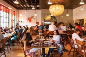 DINING IN RELO